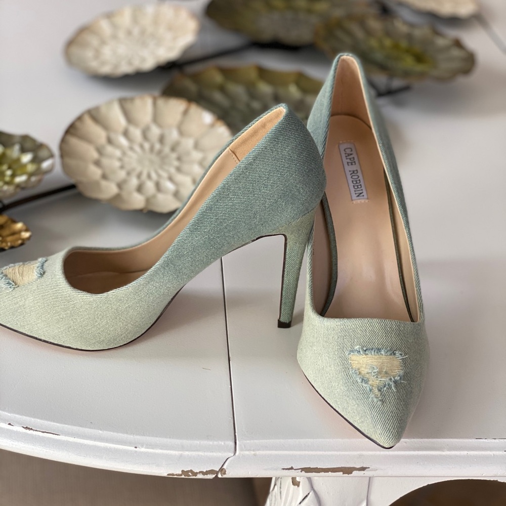 Pumps - Picture 1 of 4